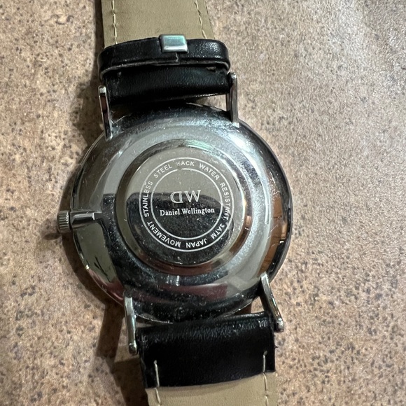 Daniel Wellington Watch - Picture 4 of 4